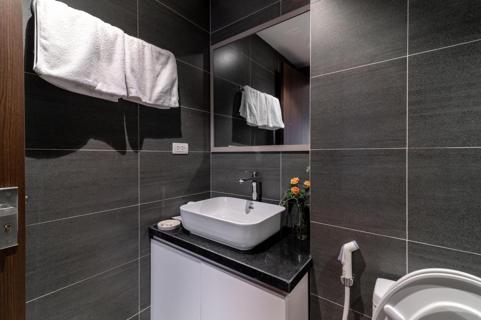 Luxe Paradise Suites Hotel To Ngoc Van ハノイ市 エクステリア 写真
